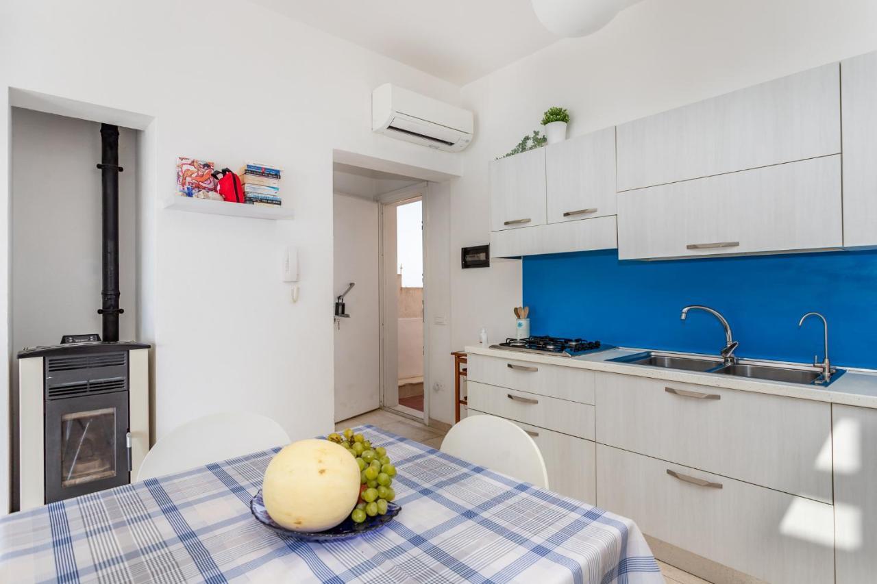 Appartamento Fronte Mare - Waterfront Apartment Putzu Idu Exterior photo