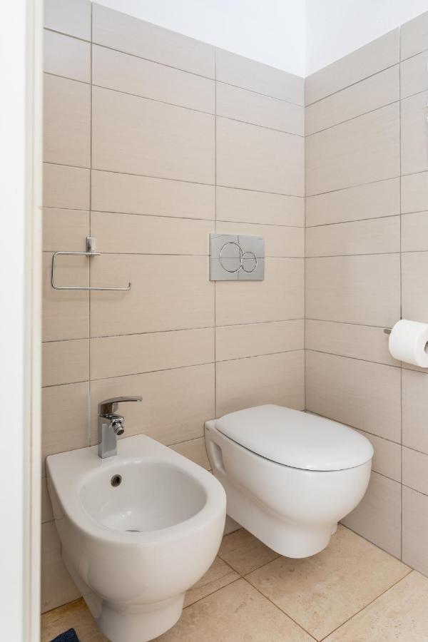 Appartamento Fronte Mare - Waterfront Apartment Putzu Idu Exterior photo